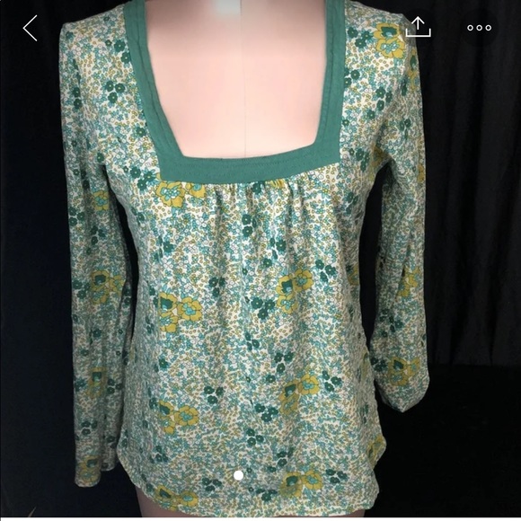 Green floral lucky long sleeve - Picture 1 of 3